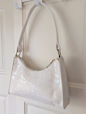 White croc embossed leather pattern small shoulder bag with gold hardware